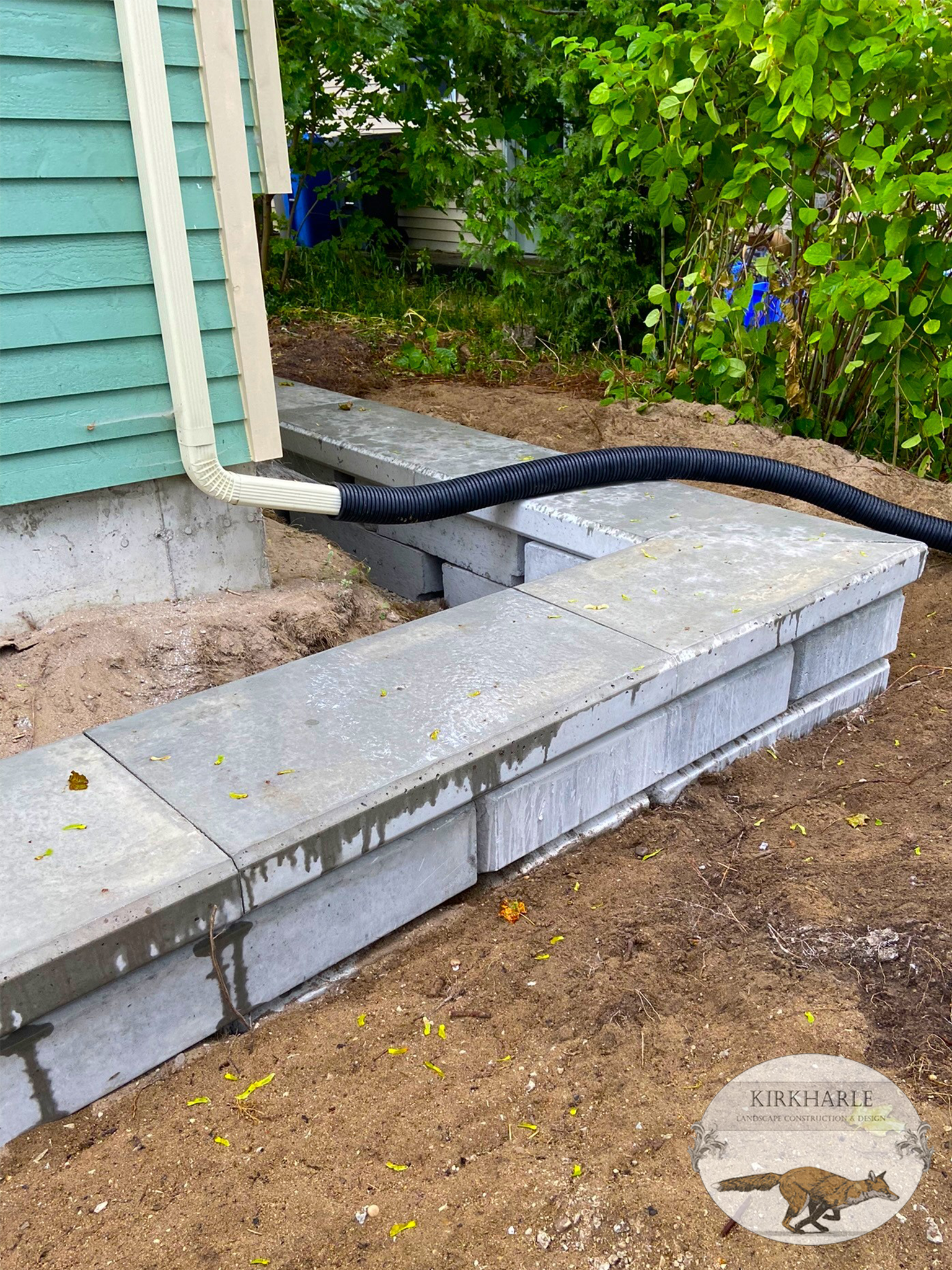 Precast retaining wall
